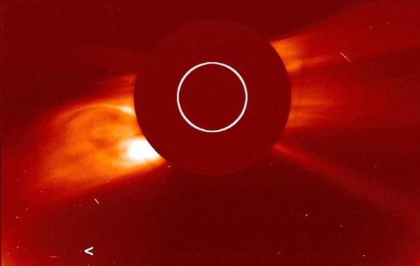 یک منجم آماتور دنباله دار جدیدی را در تصاویر خورشید گرفتگی آمریکای جنوبی کشف کرد