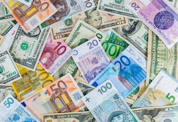 قیمت عمده دلار و یورو در سراشیبی