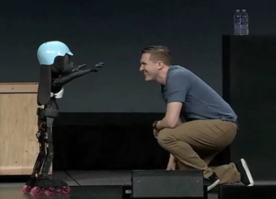 ربات تازه دیزنی اسکیت سواری می نماید