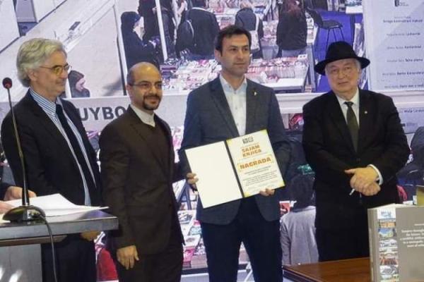 جایزه نمایشگاه کتاب سارایوو به رایزنی فرهنگی ایران در بوسنی و هرزگوین اعطا شد